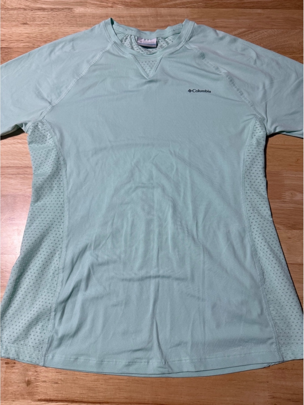 Columbia Women’s Medium Seafoam Green Mesh Panel Athletic Top